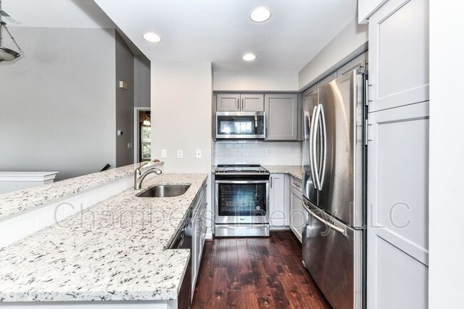 property at 2801 S Woodrow St