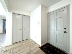 27689 Echo Valley W in Farmington Hills, MI - Building Photo - Building Photo