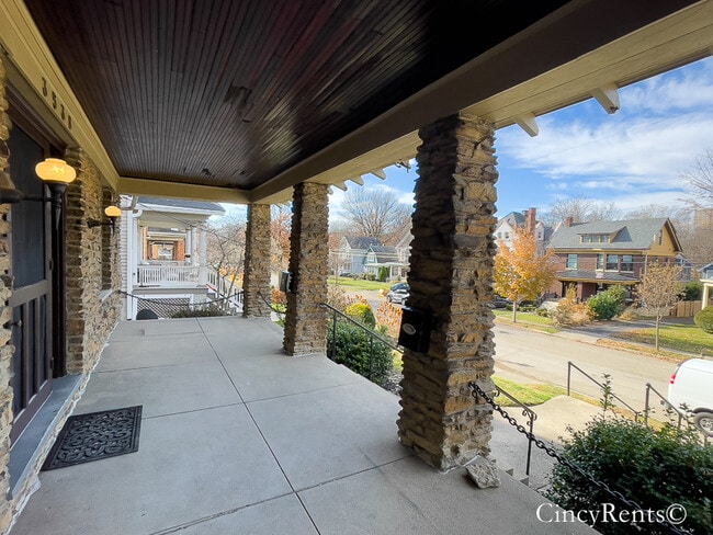 3538 Burch Ave, Unit 2 in Cincinnati, OH - Building Photo - Building Photo