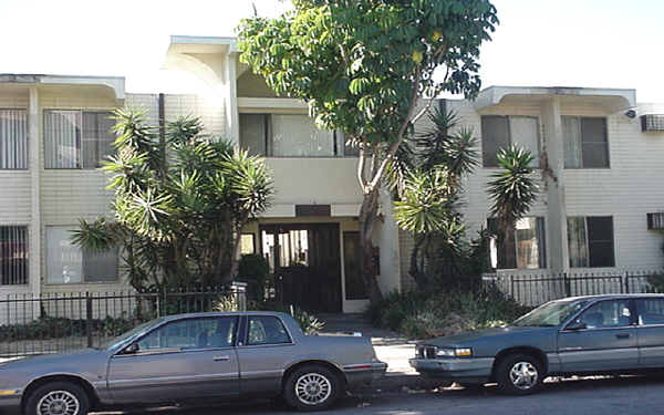 9027 Tobias Ave in Van Nuys, CA - Building Photo - Building Photo