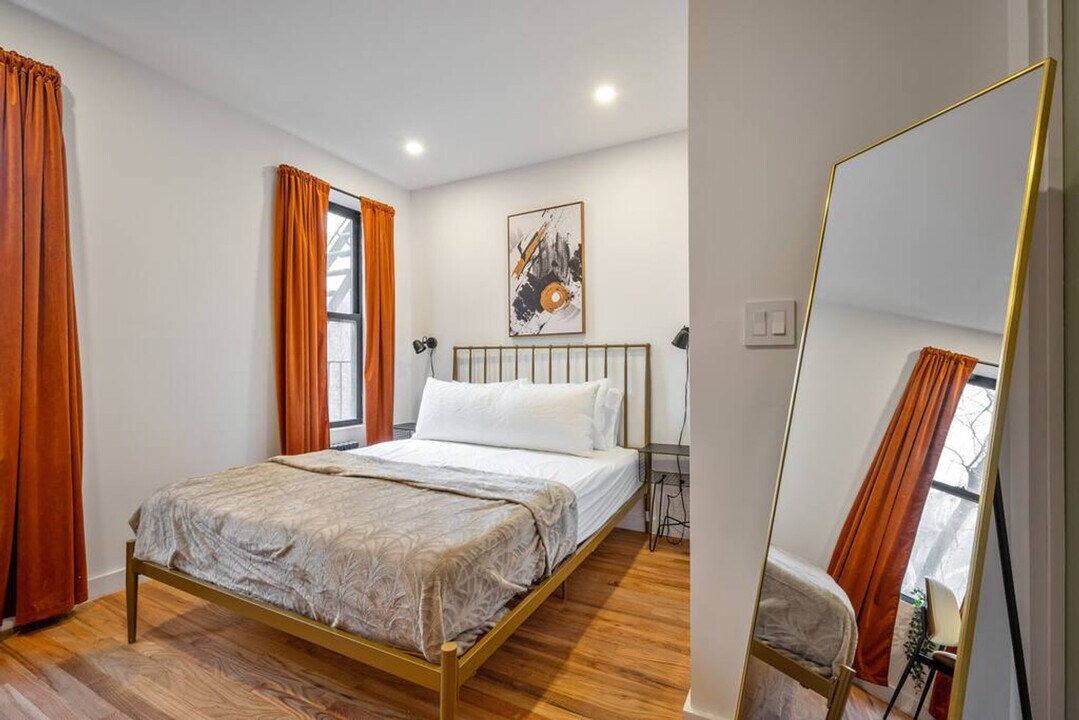 829 9th Ave in New York, NY - Building Photo