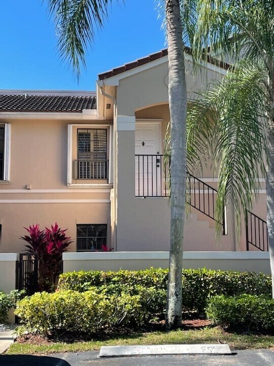 502 SW 158th Ter, Unit 101 in Pembroke Pines, FL - Foto de edificio