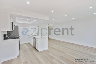 2700 Cahuenga Blvd E in Los Angeles, CA - Building Photo - Building Photo