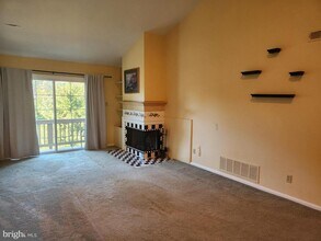 22016 Beacon Hill Dr in Southampton, PA - Building Photo - Building Photo