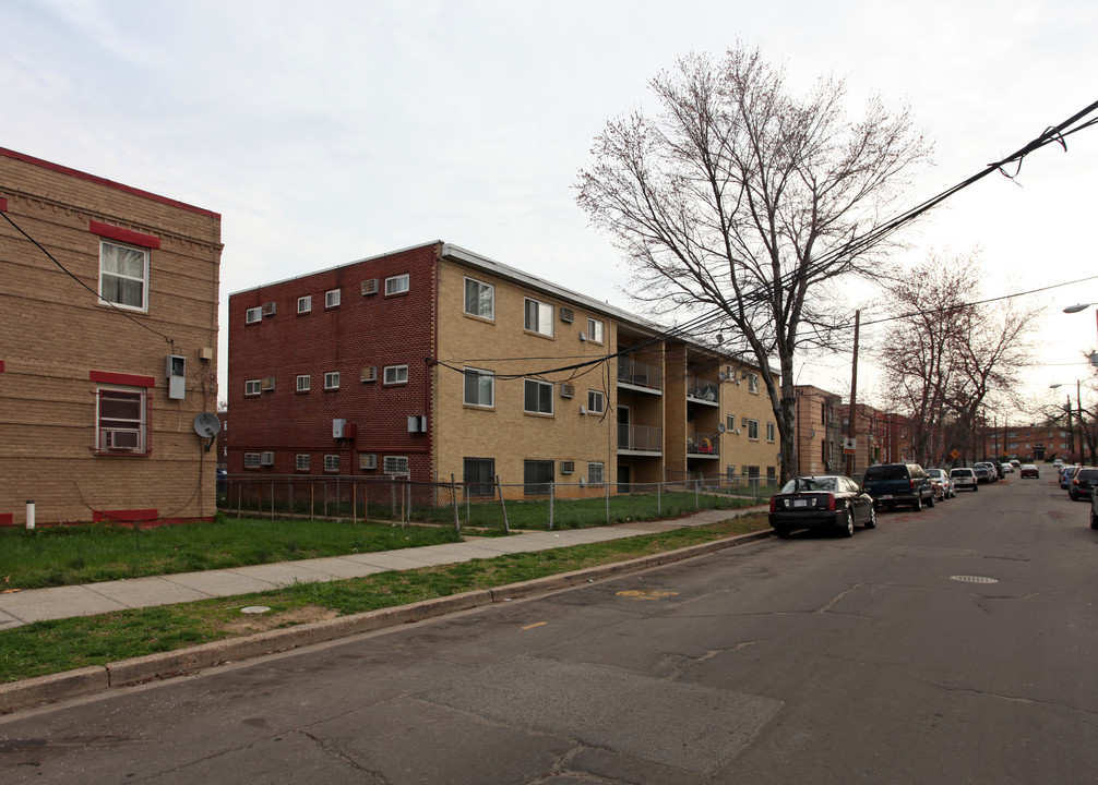 4620 Hillside Rd SE in Washington, DC - Building Photo