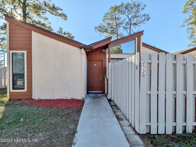 2530 Whispering Woods Blvd in Jacksonville, FL - Building Photo - Building Photo