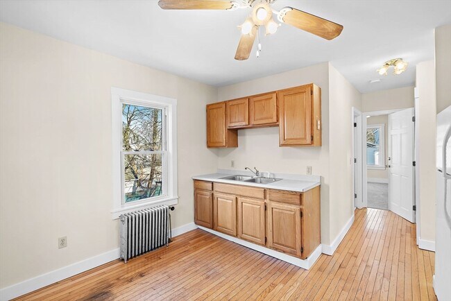 78 Essex St in Marlborough, MA - Building Photo - Building Photo