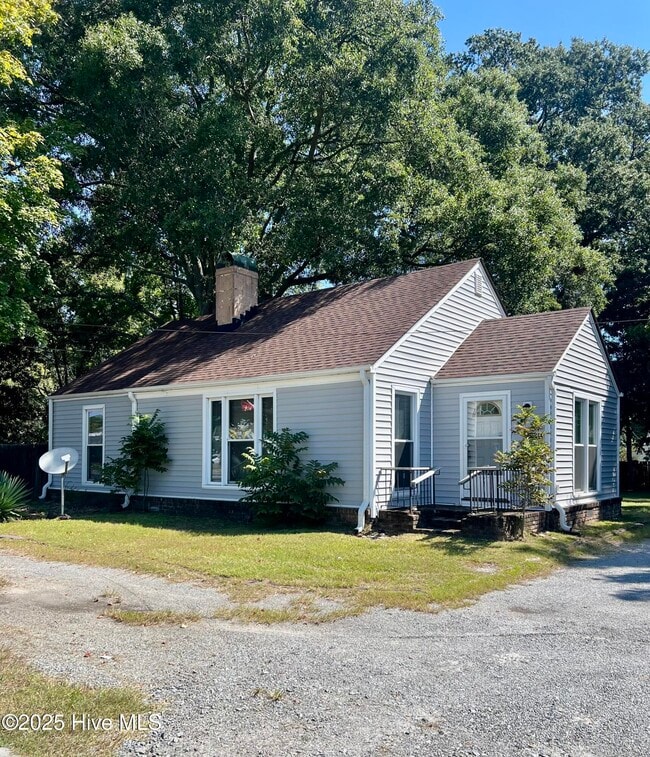2607 S Memorial Dr in Greenville, NC - Building Photo - Building Photo