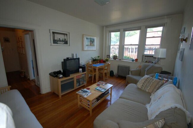 1782 Commonwealth Ave, Unit 16 in Boston, MA - Building Photo - Building Photo