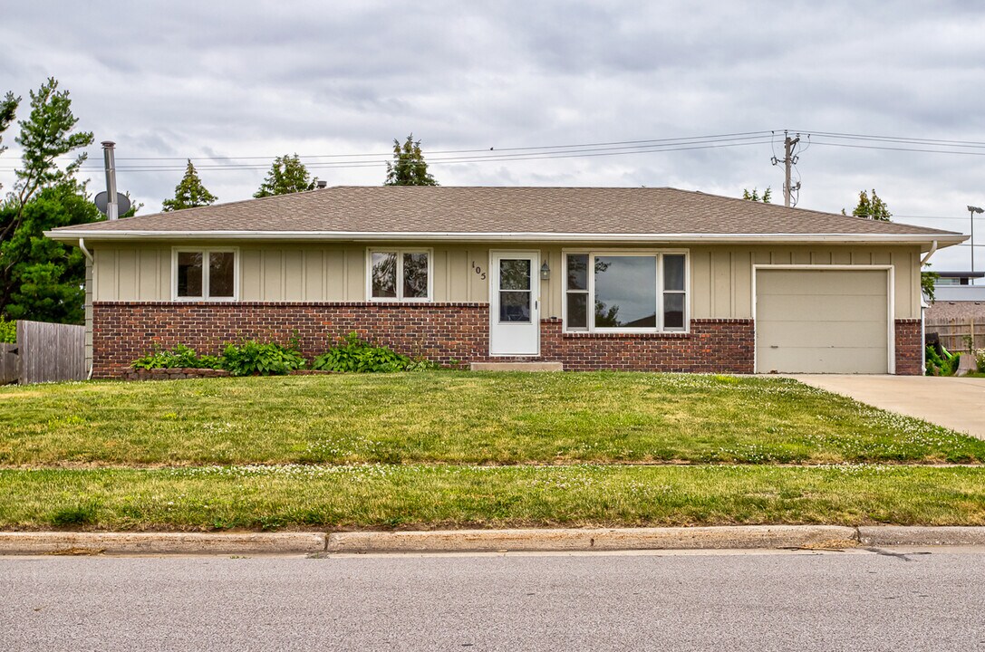 105 Lynwood Dr in Huxley, IA - Building Photo