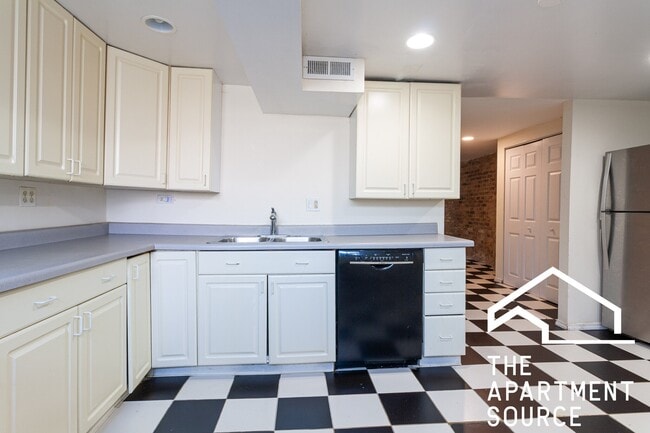 826 W Dakin St in Chicago, IL - Building Photo - Building Photo