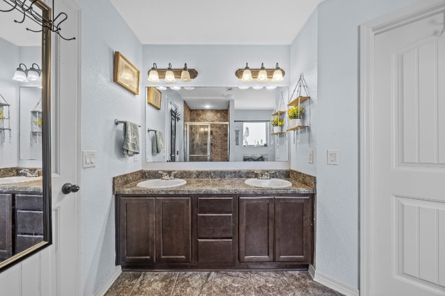 5508 Peach Dr in Pace, FL - Foto de edificio - Building Photo