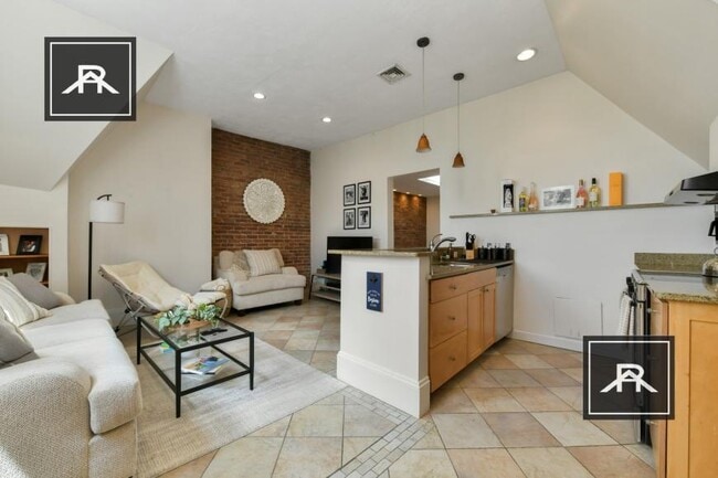 1772 Beacon St in Brookline, MA - Building Photo - Building Photo