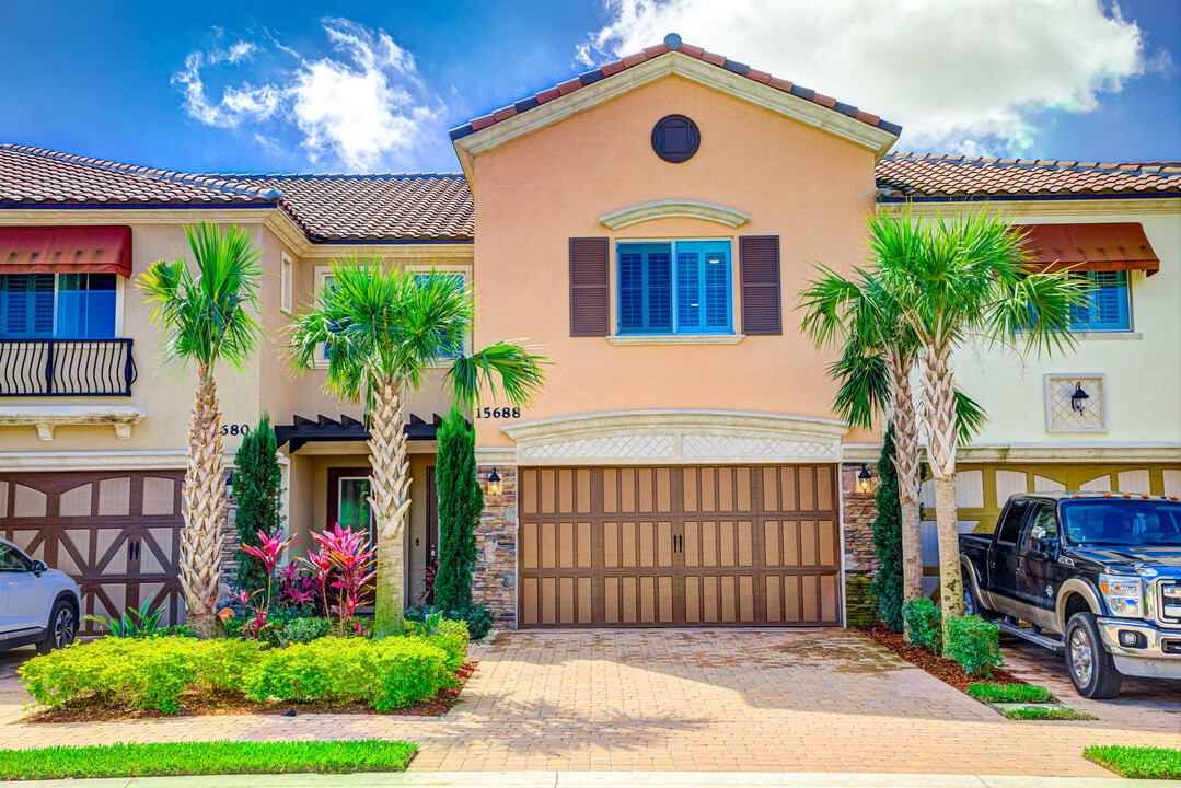 15688 Italian Cypress Wy in Wellington, FL - Building Photo