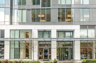 2510 6th Ave-Unit -1 in Seattle, WA - Foto de edificio - Building Photo