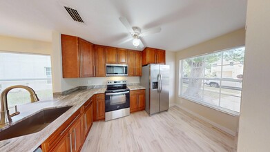 105 Pheasant Run Blvd in West Palm Beach, FL - Building Photo - Building Photo
