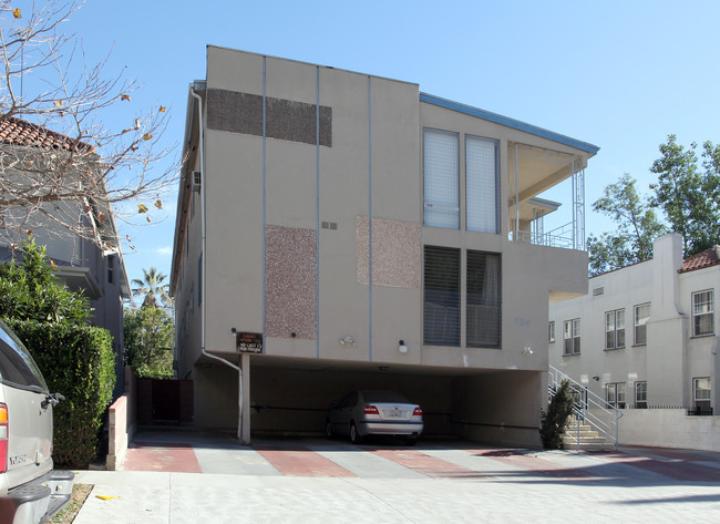 724 S Sycamore Ave in Los Angeles, CA - Foto de edificio - Building Photo