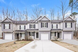 105 Oakdale Ave in Clayton, NC - Building Photo - Building Photo