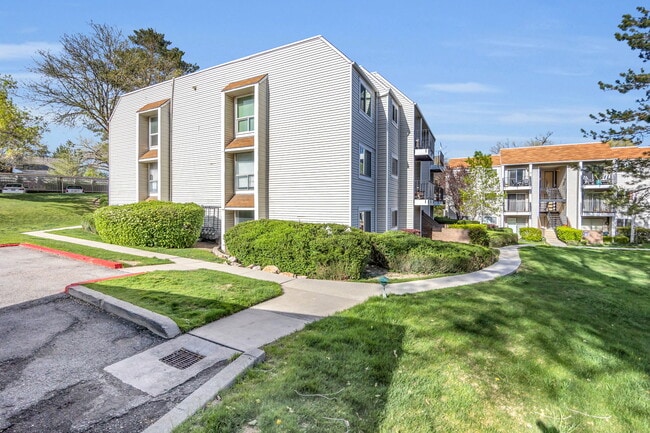property at 1044 E Quail Park Dr