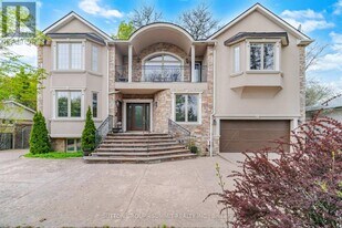 12 Pioneer Dr in Mississauga, ON - Building Photo