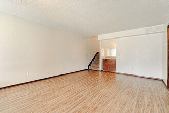 7018 NW 90th St in Oklahoma City, OK - Building Photo - Building Photo