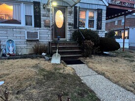 200-07-200-17 17th Ave in Queens, NY - Building Photo