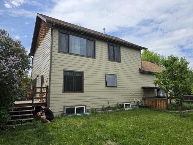 property at 224 Marilyn Ct