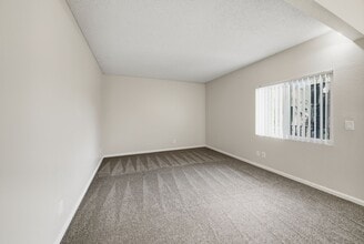 Midway Gardens Apartments in Escondido, CA - Building Photo - Building Photo