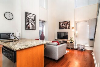 1061 Rue St-Alexandre in Montréal, QC - Building Photo - Building Photo