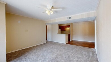 904 University Oaks Blvd in College Station, TX - Building Photo - Building Photo