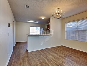 214 High Pointe Ln in Cedar Hill, TX - Foto de edificio - Building Photo