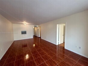 1080 Del Lago Cir in Sunrise, FL - Building Photo - Building Photo