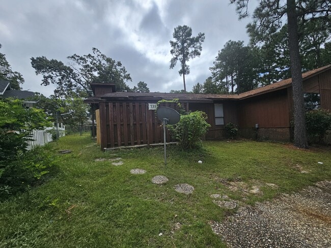 property at 735 Hedgelawn Way