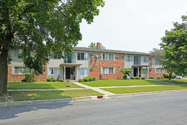 Patrick Henry Apartments in Auburn Hills, MI - Foto de edificio - Building Photo