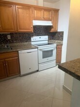 1021 NW 45th St, Unit 4 in Deerfield Beach, FL - Building Photo - Building Photo