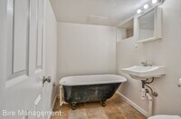 411 Edgewood St photo'