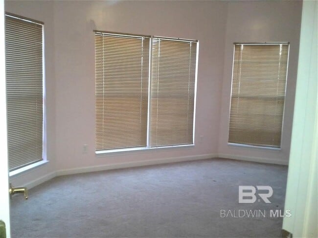 1129 Sloane Cove in Foley, AL - Foto de edificio - Building Photo