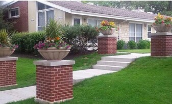 422 Ridge Rd in Wilmette, IL - Building Photo