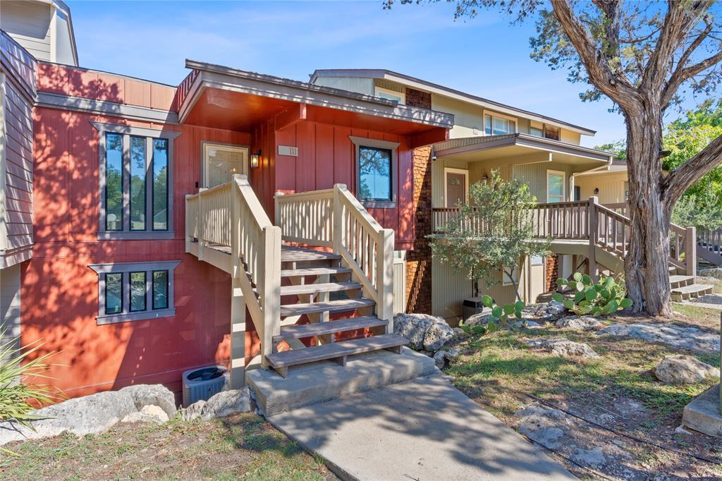111 Comanche Dr in Lago Vista, TX - Building Photo
