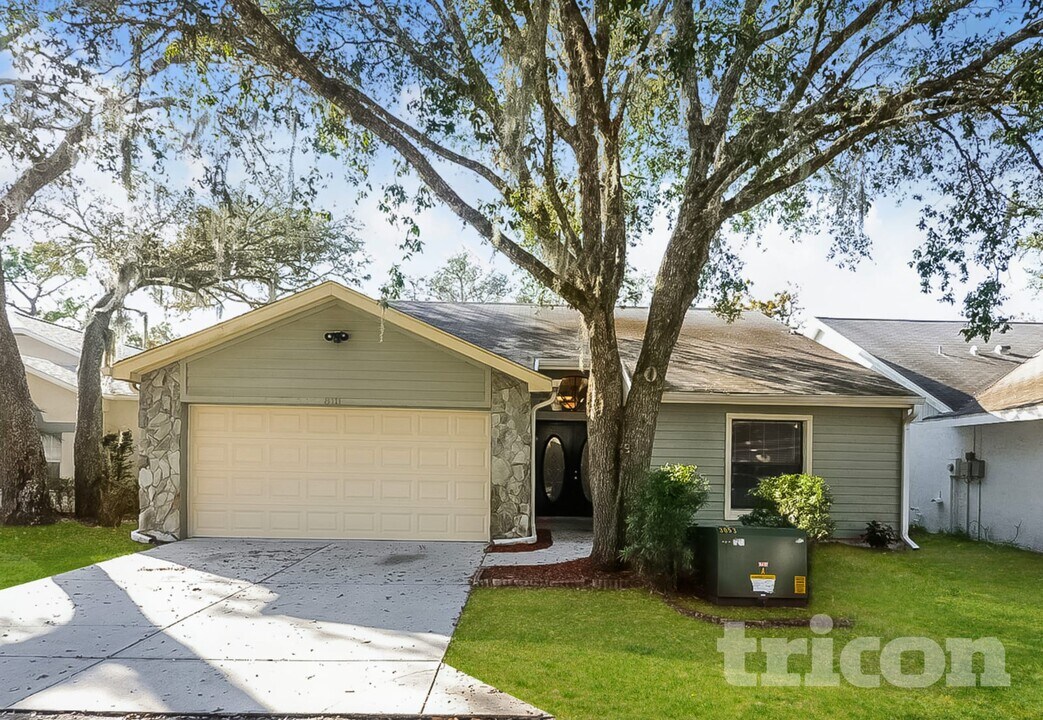 8111 Hathaway Dr in New Port Richey, FL - Foto de edificio