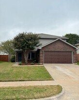 137 Centennial Pl in Crowley, TX - Building Photo