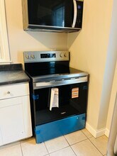 545 Heath St, Unit #1 in Chestnut Hill, MA - Foto de edificio - Building Photo