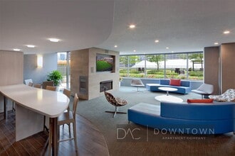 326 W Illinois St in Chicago, IL - Building Photo - Building Photo