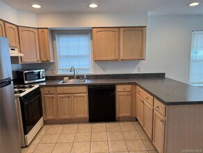 33 Yennicock Ave in Port Washington, NY - Building Photo - Building Photo