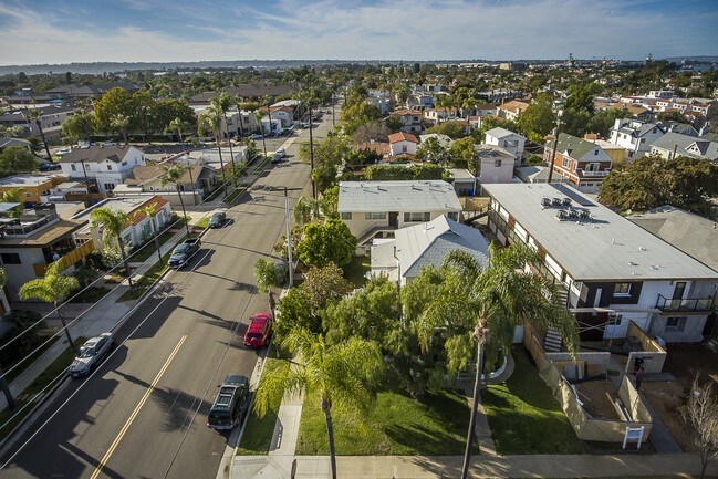 472-474 D Ave in Coronado, CA - Building Photo - Building Photo