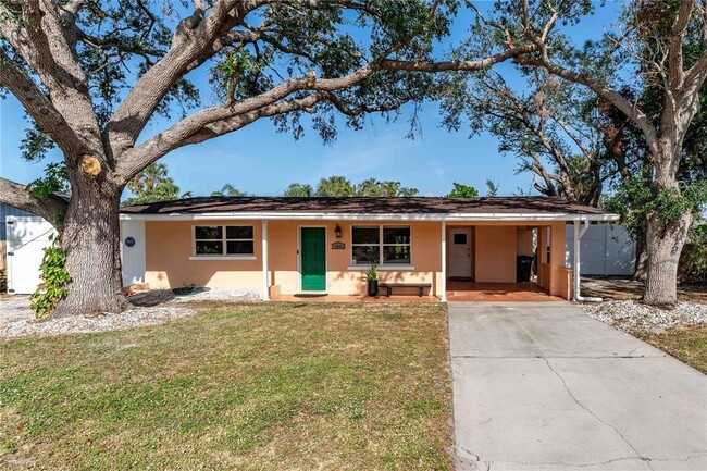 1841 Buccaneer Dr in Sarasota, FL - Building Photo - Building Photo