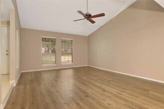 503 Derbyshire Dr in Houston, TX - Foto de edificio - Building Photo