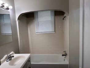 2067 Sullivant Ave in Columbus, OH - Building Photo - Building Photo