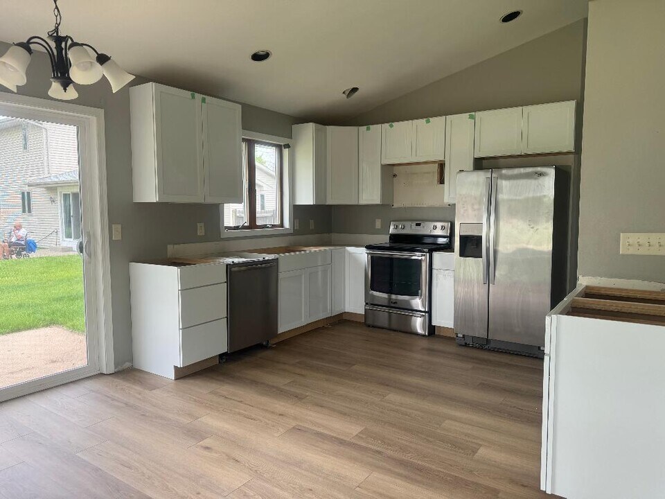 1700 Hulke Dr in Appleton, WI - Building Photo