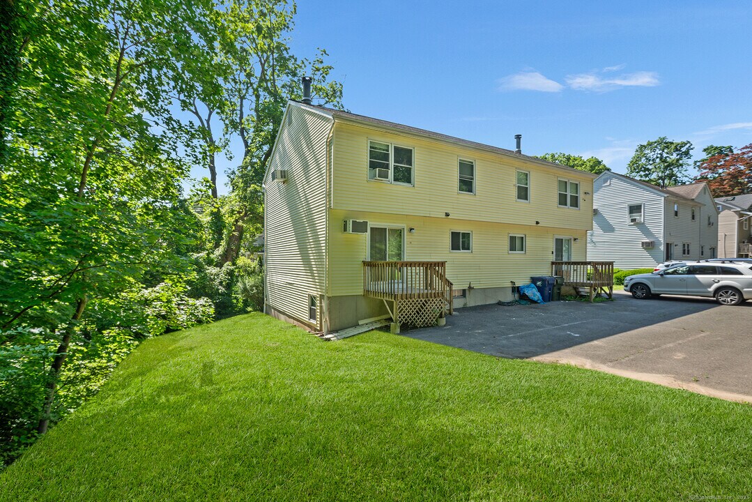 22 Maple Ave in Bethel, CT - Building Photo